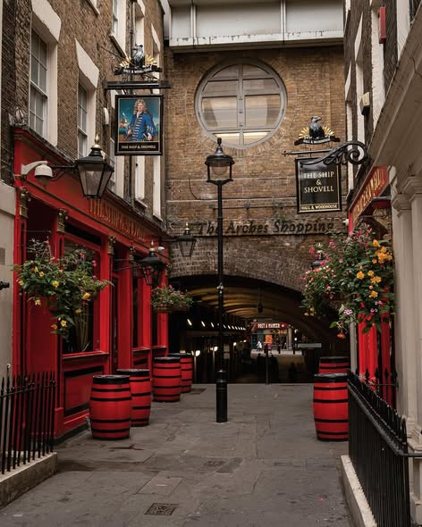 London Pubs With Unique Architecture