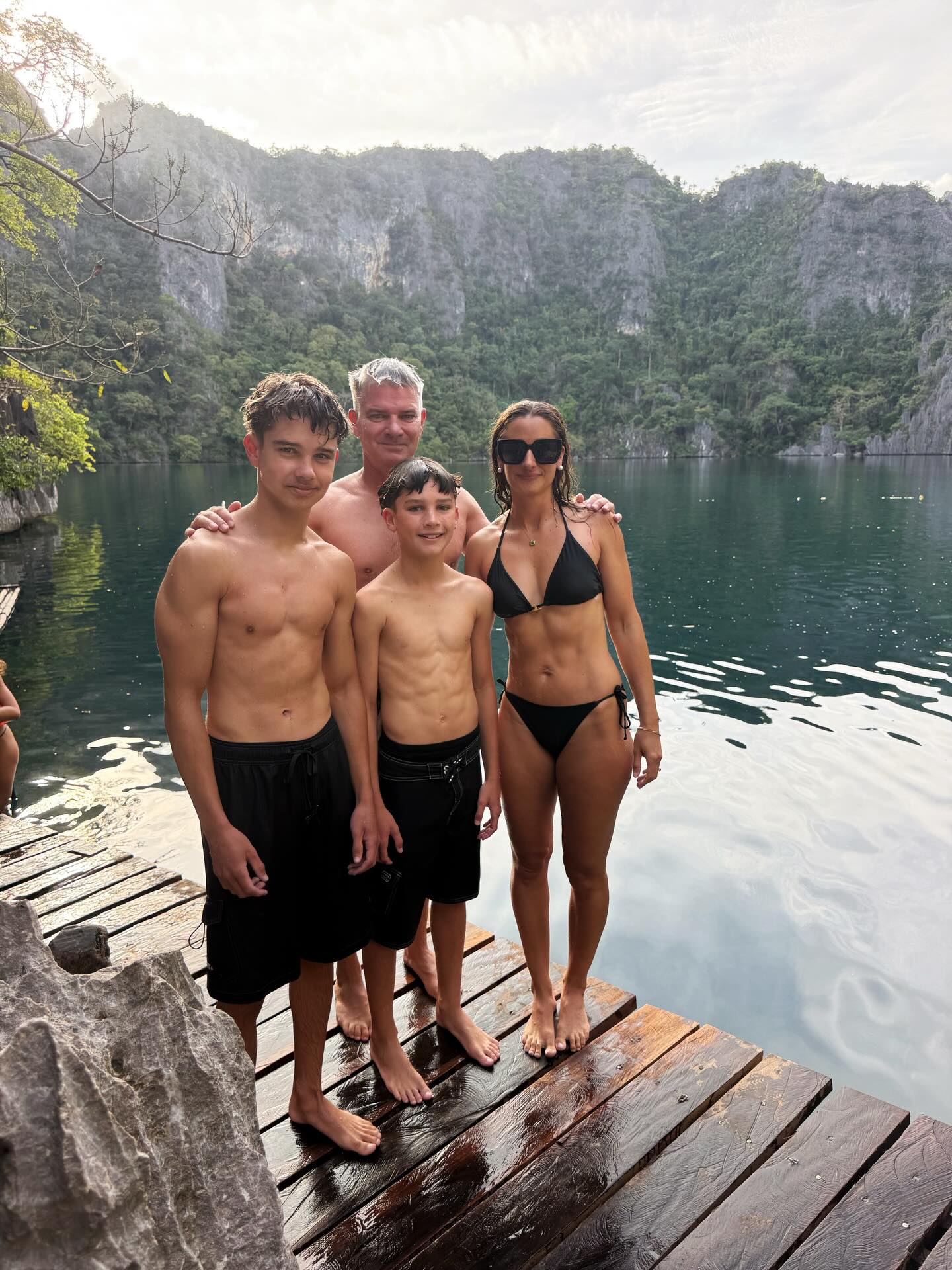 Coron's Lakes and Houseboat Adventures
