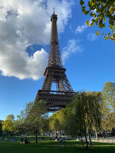 Paris Landmarks and Neighborhoods Explored on Holiday