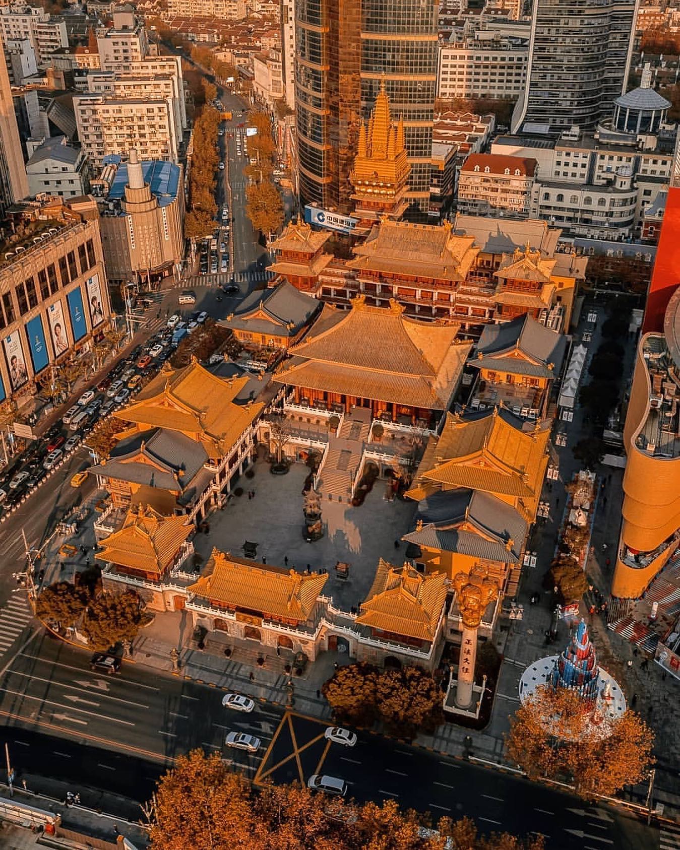 Jing'an Temple: Serenity Amidst Shanghai's Bustle