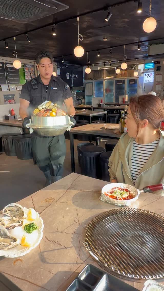 Seafood Restaurant in South Korea Features Oysters