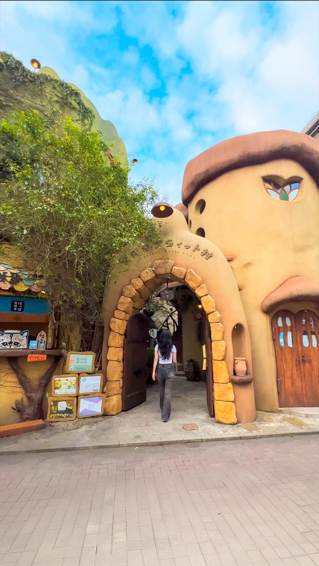 Kichijoji Cat Cafe's Fairytale Charm