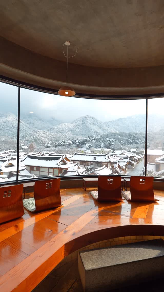Seoul Hanok Village Cafes Offer Mountain and Winter Views