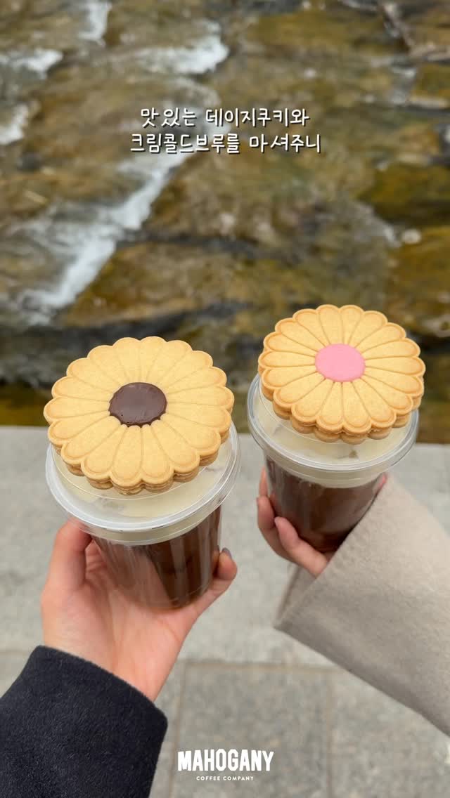 Coffee and Cheonggyecheon Stroll