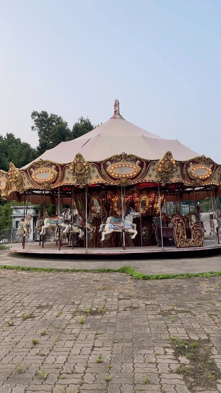 Retro Seoul Theme Park Draws Artists and Photographers