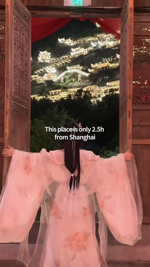 Wangxian Valley Town's Scenic Beauty