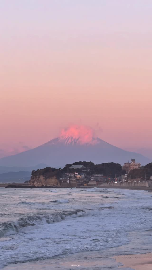Kamakura's Shrines, Temples, and Beach