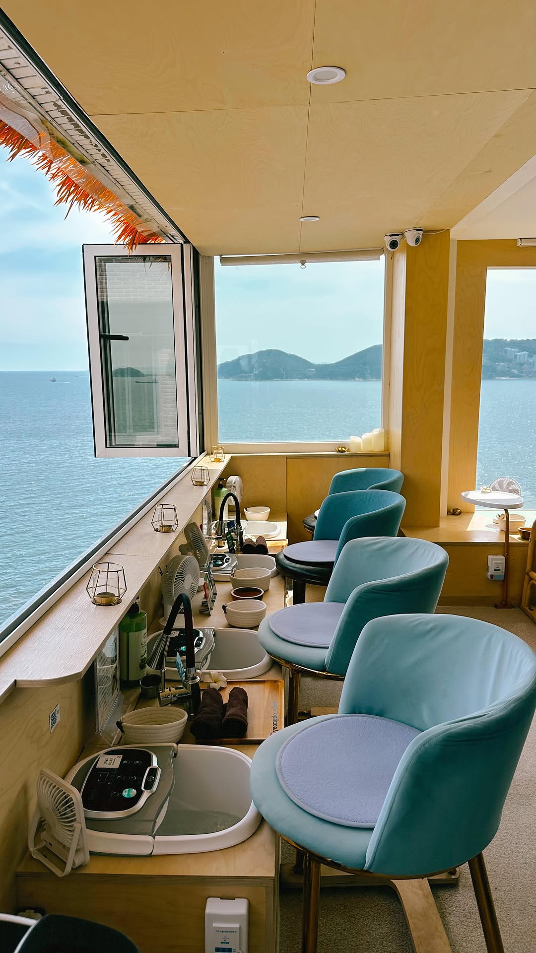Busan's Santorini Village Offers Relaxing Foot Baths