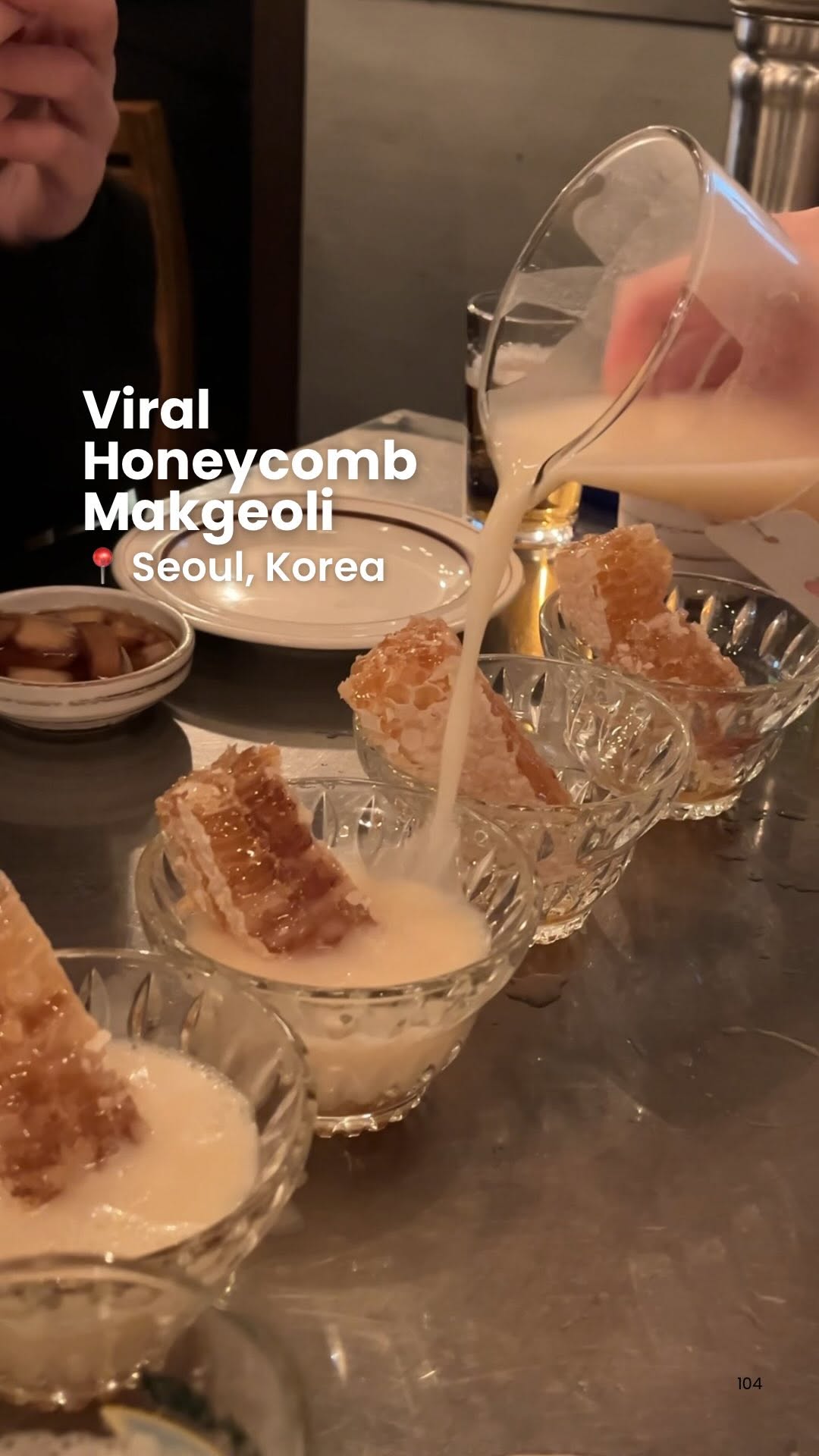 Sinsajeon Offers Edible Honeycomb Makgeoli