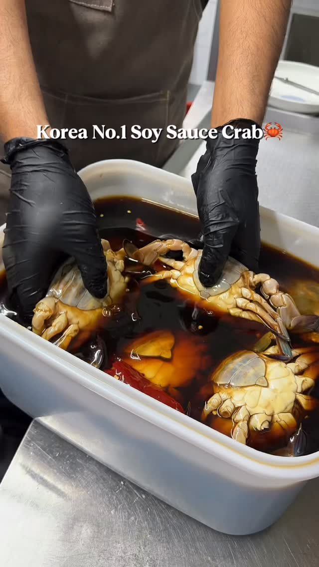 Myeongdong's Popular Spot For Delicious Soy Marinated Crab