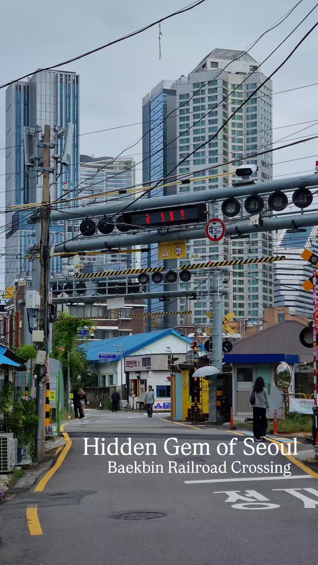 Yongsan District's Scenic Railway and City Views