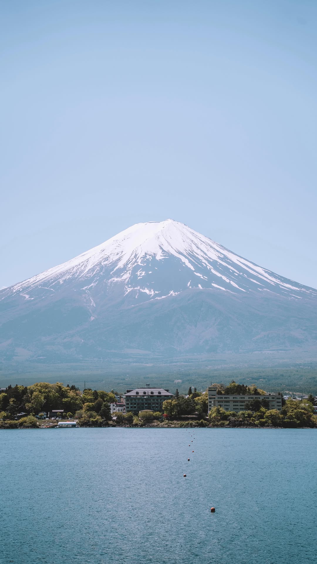 Scenic Views of Mount Fuji and Lake Kawaguchi