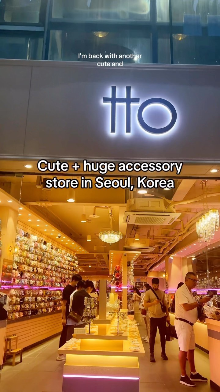 Myeongdong's Cute Accessory Stores