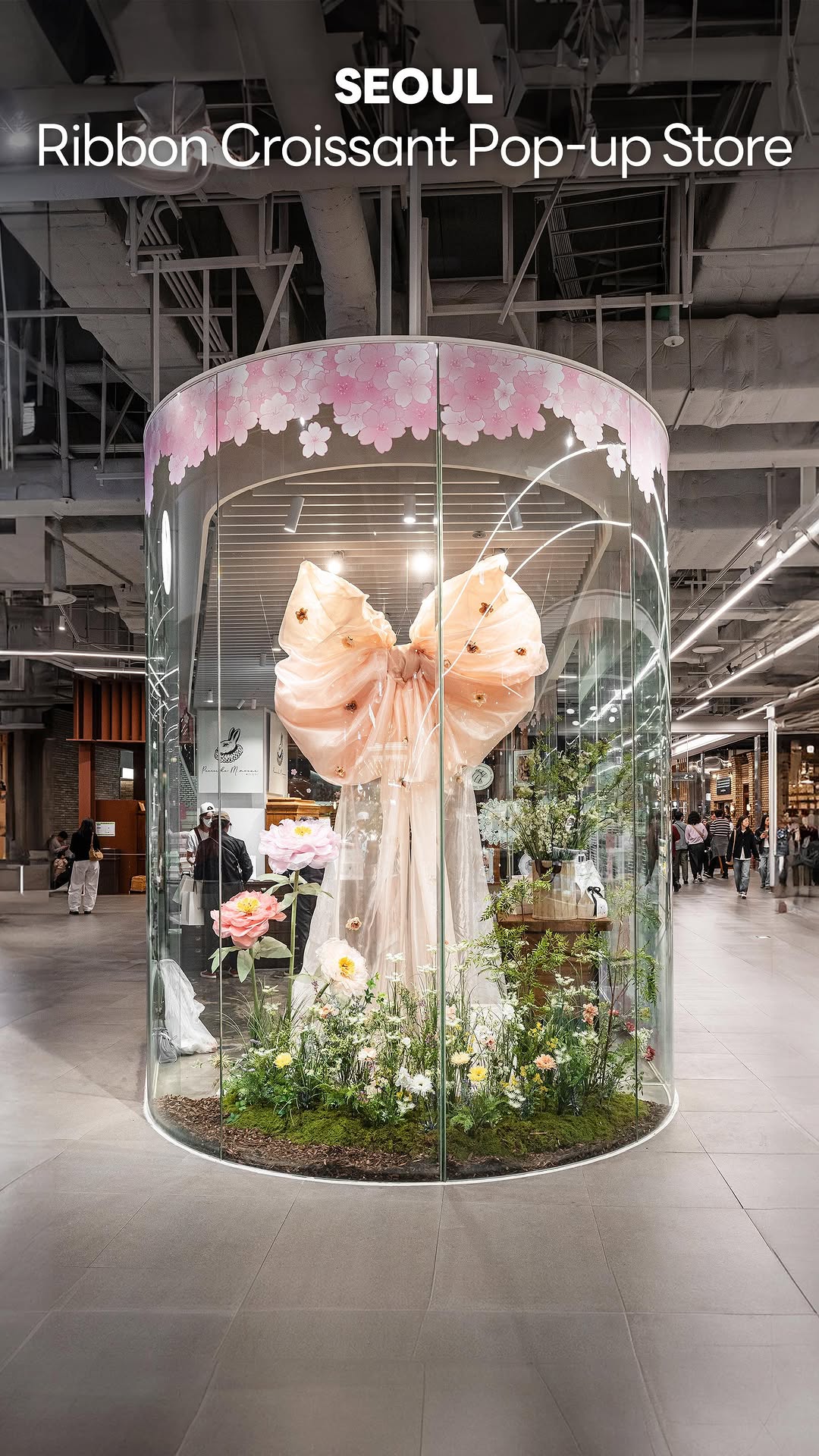 Ribbon Croissant Pop-Up Arrives at The Hyundai Seoul