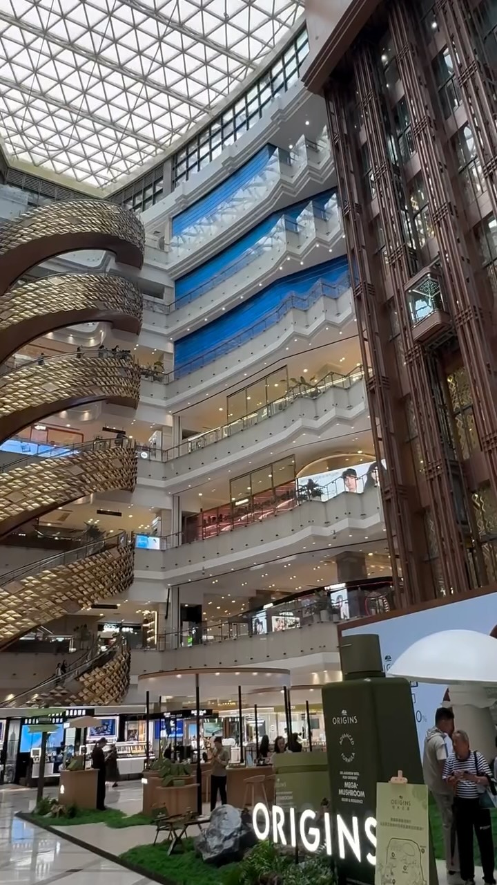 Spiral Escalator Extravaganza At Shanghai Department Store