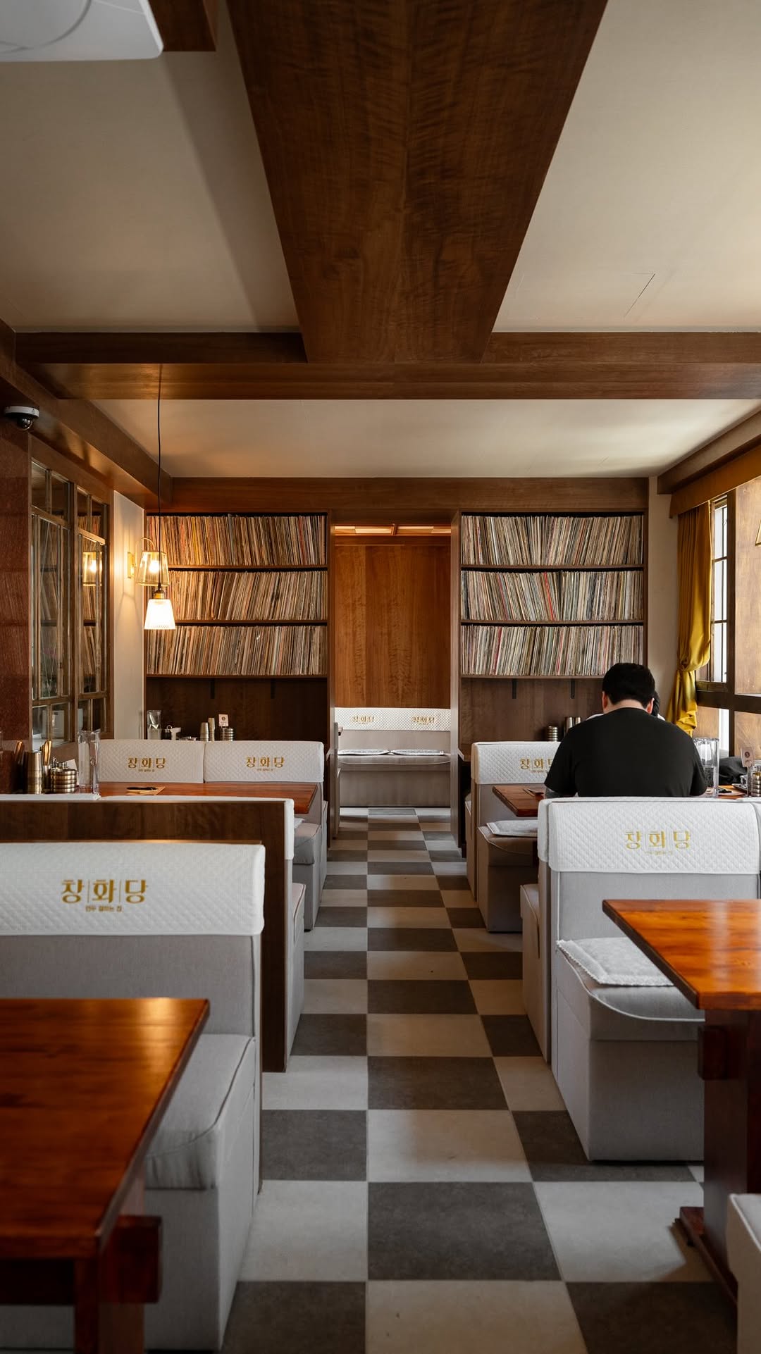 Vintage Dumpling Shop Blends Music and Food