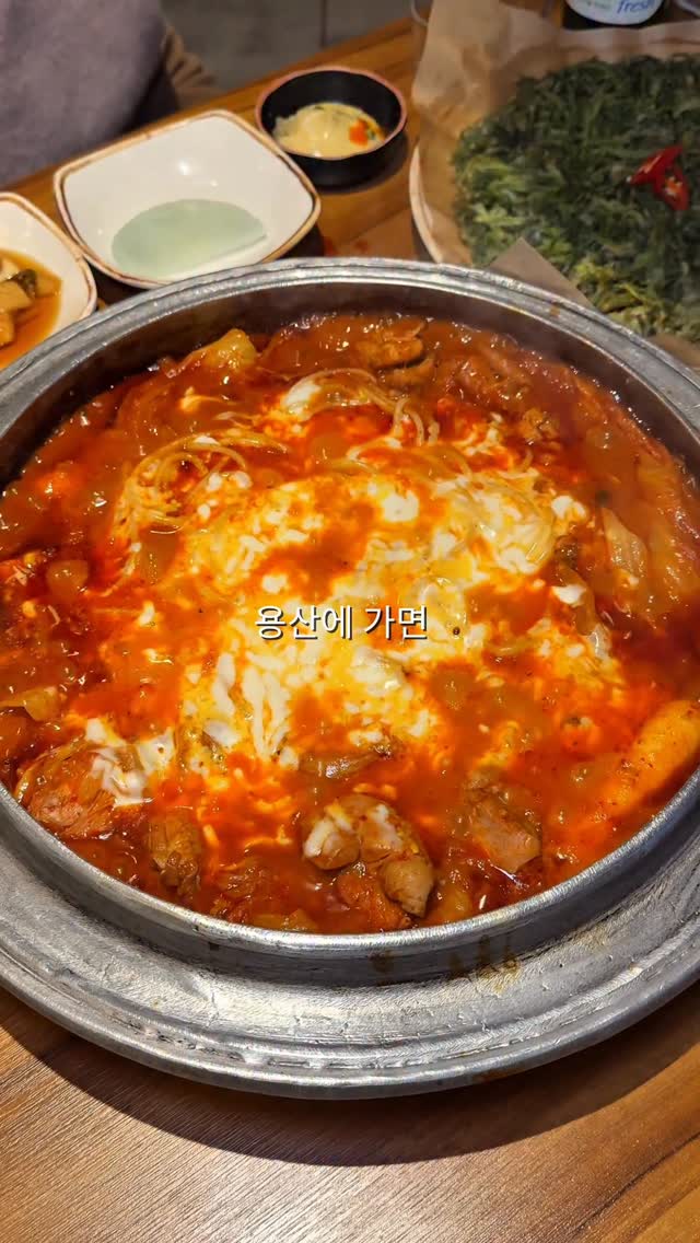 Daleugye: A Savory Braised Chicken Stew