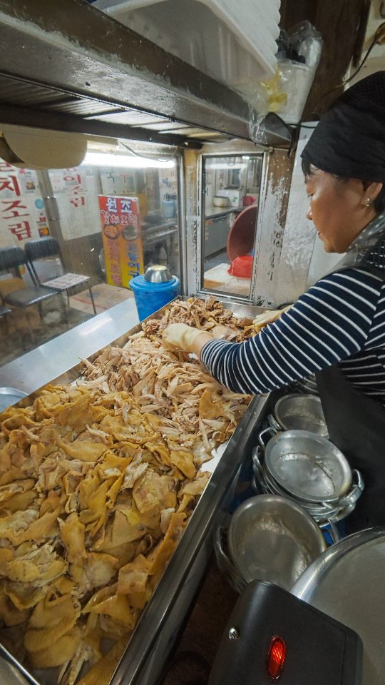 Namdaemun Market's Long-Standing Dakgomtang Restaurants