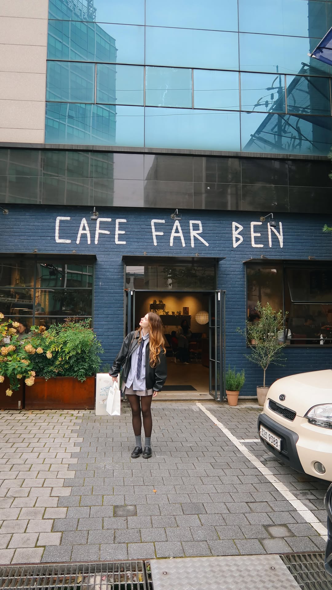 Cafe Farben: A Cozy Spot for Coffee and Relaxation