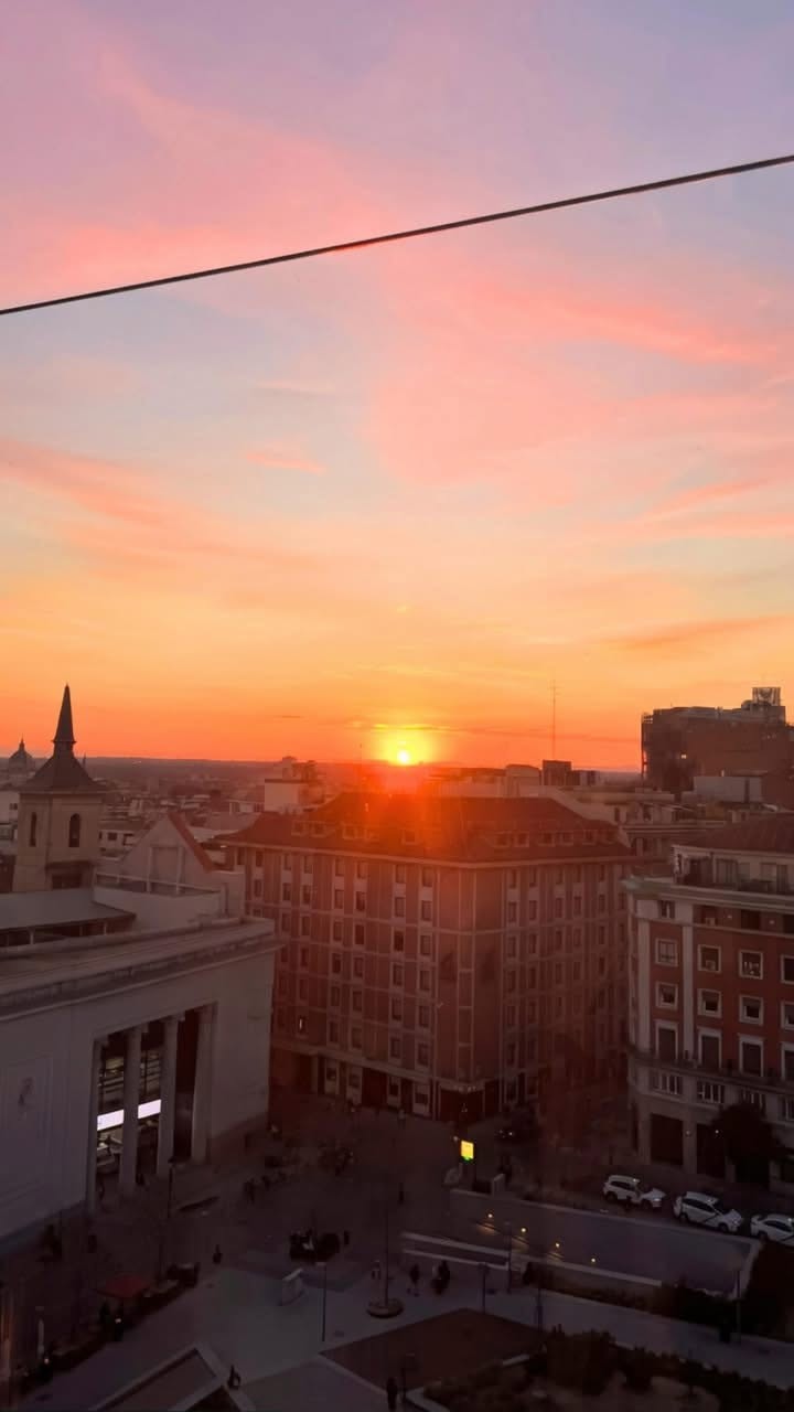 Makáá: Madrid's Saturday Sunset Spot