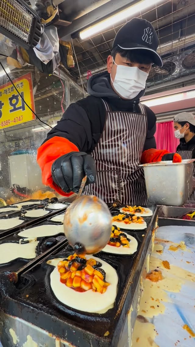 Bujeon Market's Winter Delights and Nostalgic Treats
