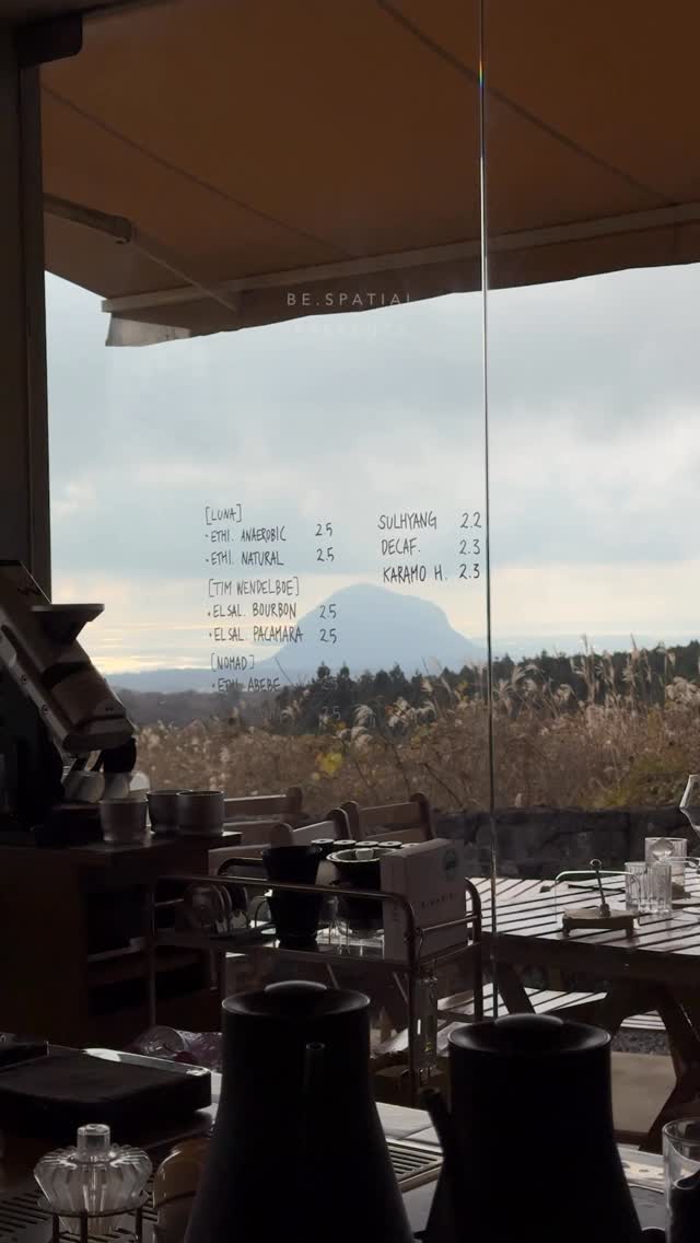 Jeju Island's Eight Beautiful Cafes