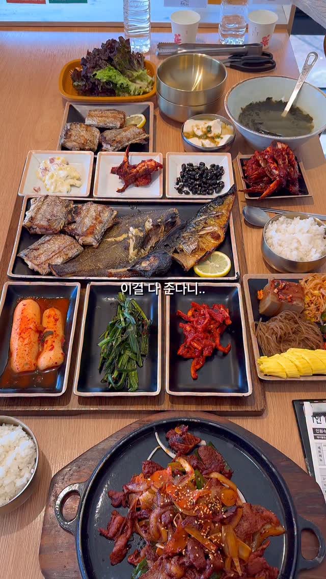 Seafood Restaurant Offers Unlimited Side Dishes