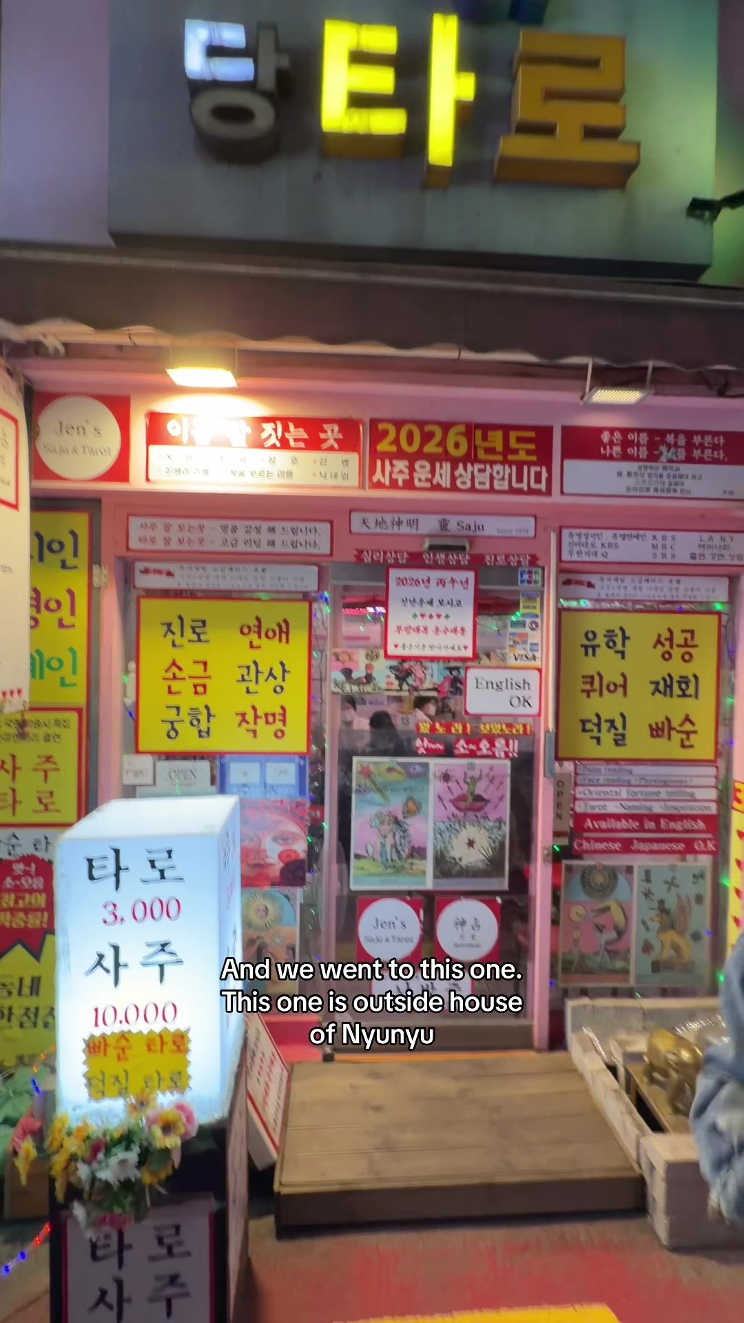 Hongdae Street Fortune Teller Offers Insightful Readings