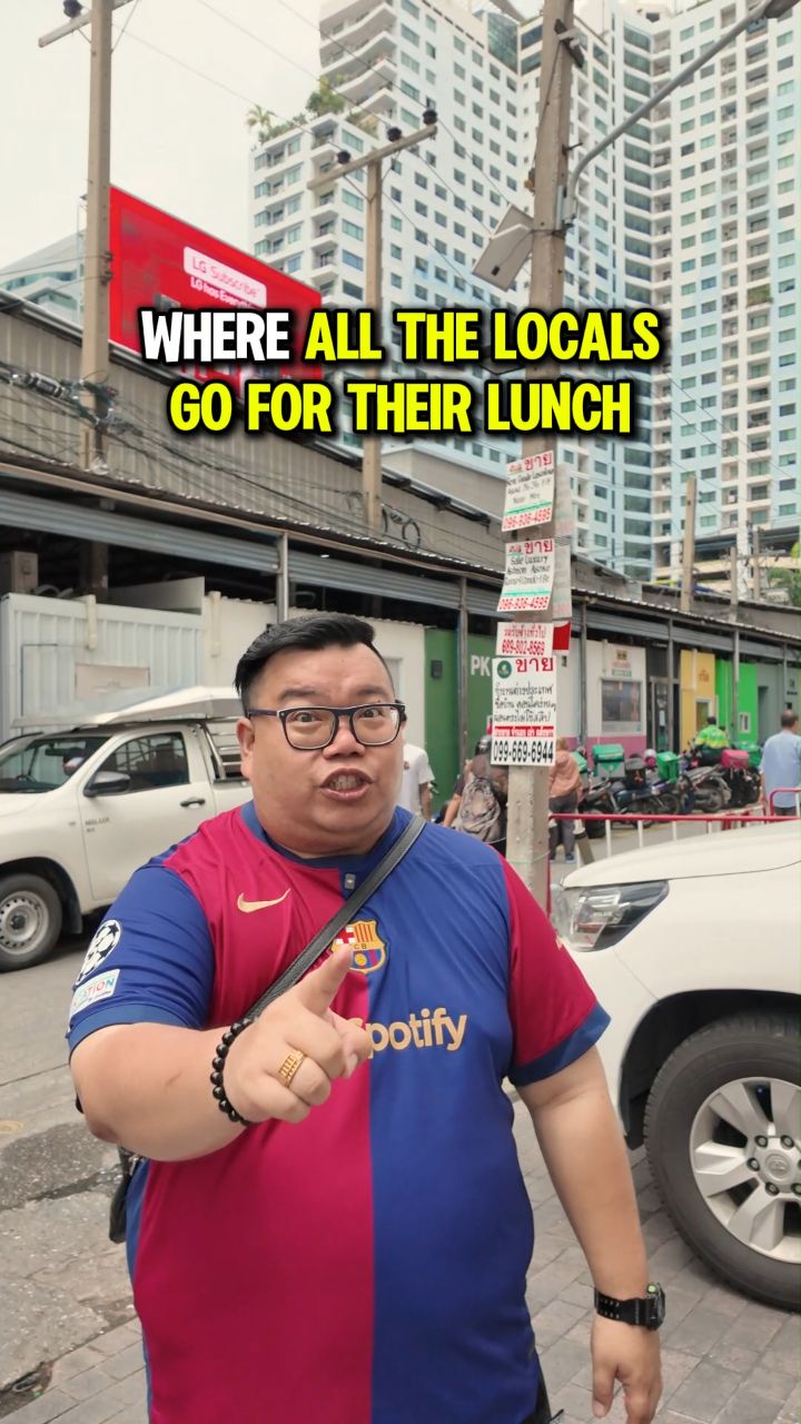 Bangkok's Local Market for Cheap and Delicious Thai Food