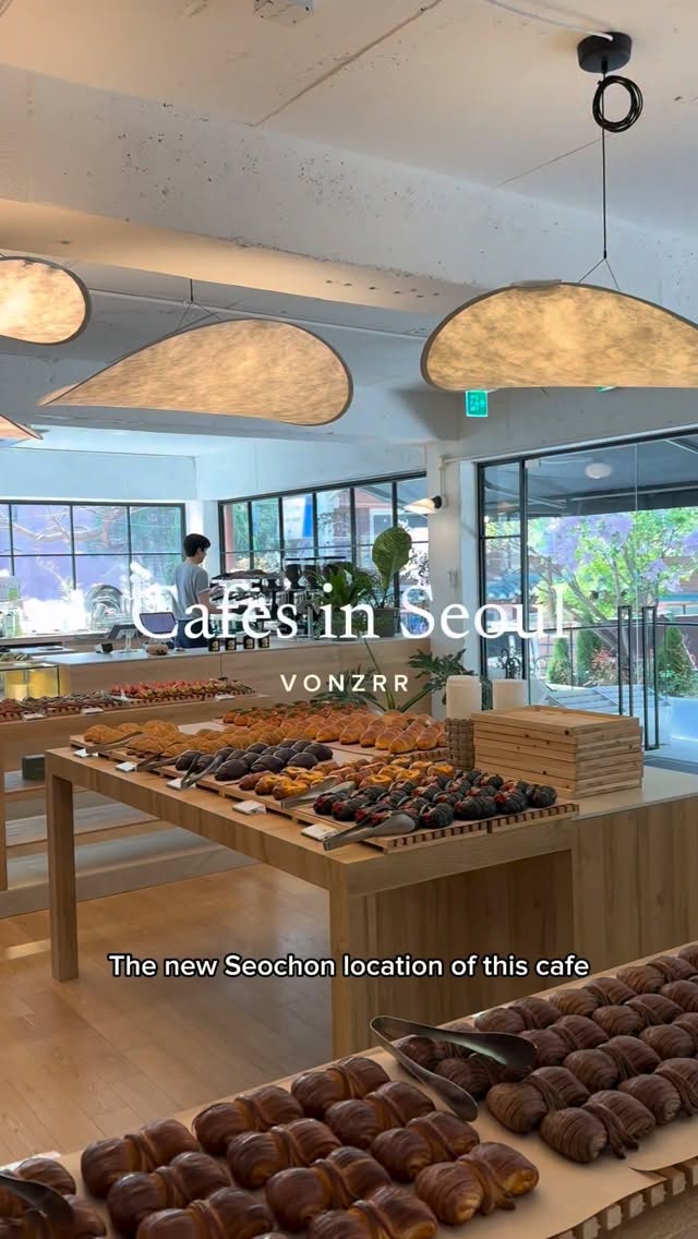 Vonzrr: A Seochon Cafe With Ample Seating