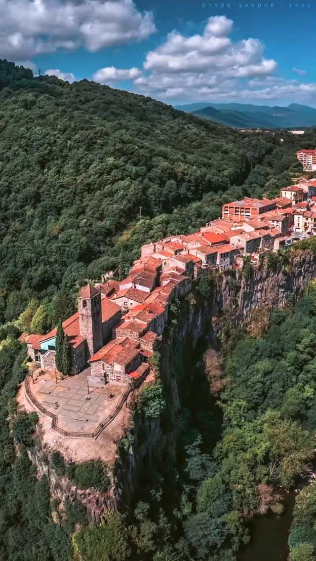 1 Places in Castellfollit de la Roca