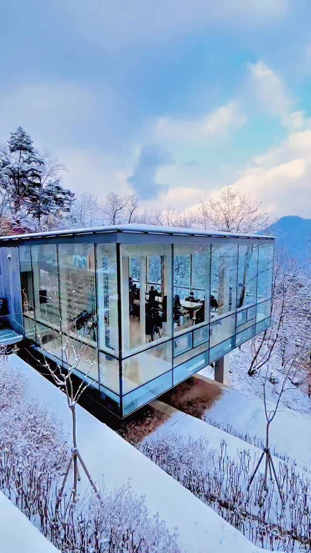 Seoul's Inwangsan Mountain Offers Winter Wonderland Views