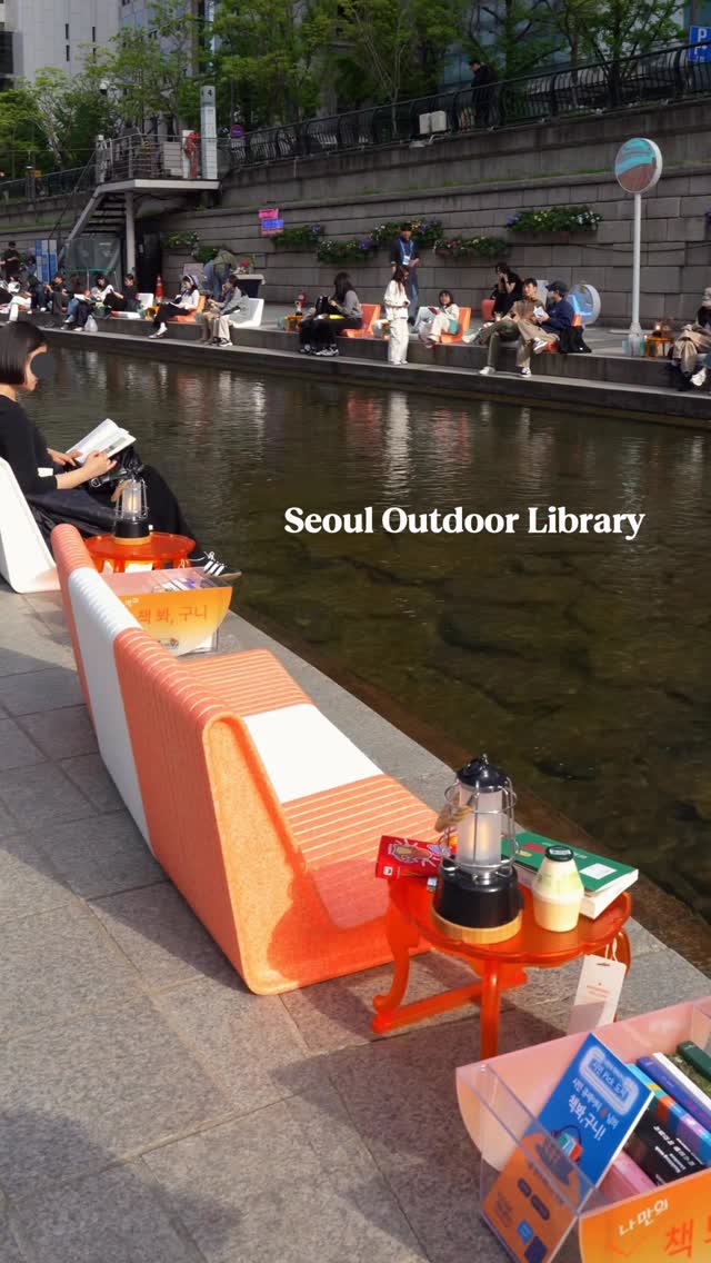 Seoul's Outdoor Libraries Offer Reading Nooks
