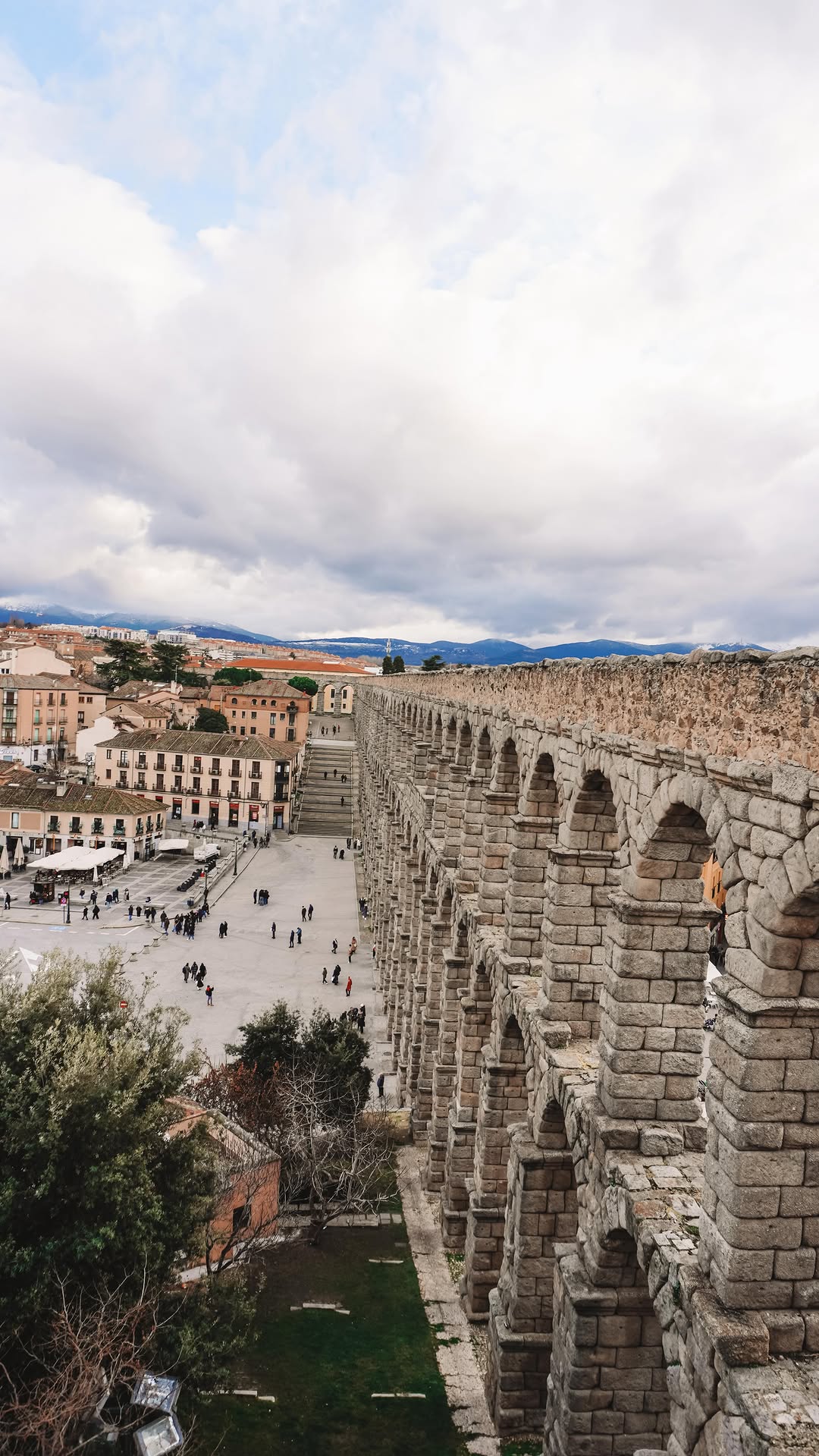Segovia Aqueduct: Ancient Roman Engineering Marvel