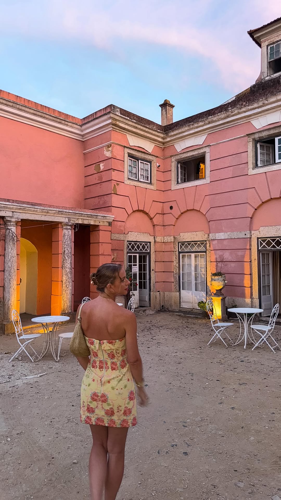 Palácio Grilo Offers Wild Dinner With Performance Art