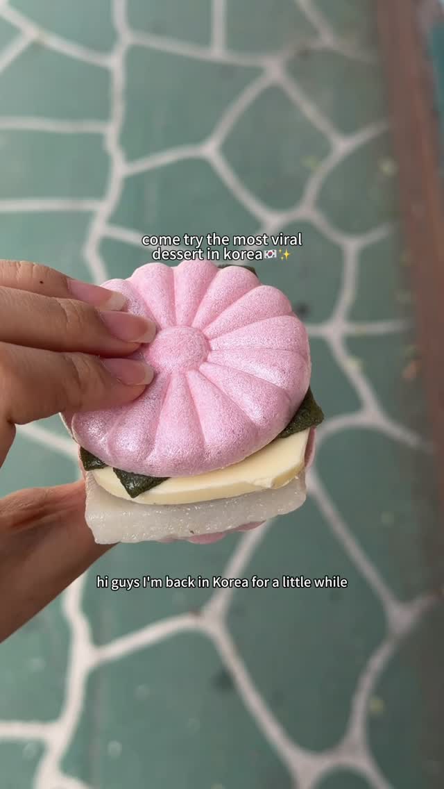Korean Bakery's Latest Chewy Cookie Obsession