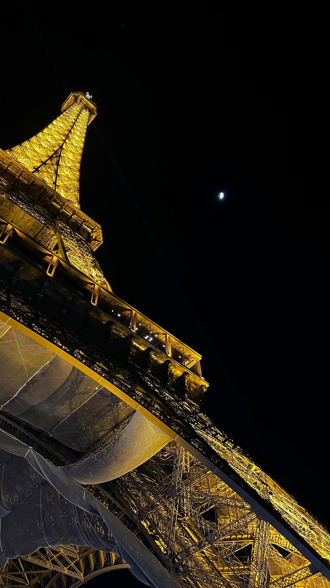 2 Landmarks in Paris