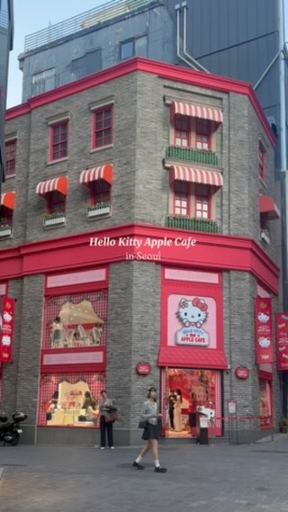 Hello Kitty Apple Cafe Exploration