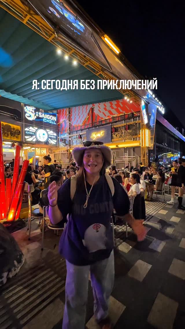 Waikiki Bar & Restaurant in Bùi Viện