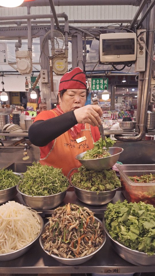 Gwangjang Market Offers Hearty Bibimbap