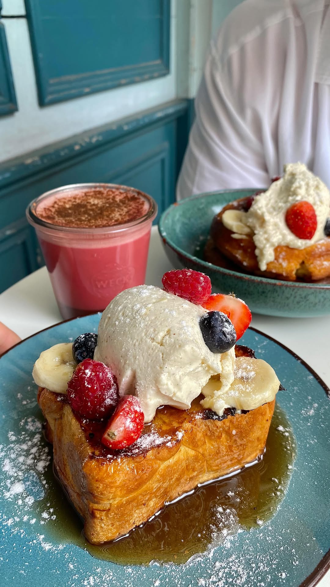 Nice's Best Brunch Spots For Coffee And Avo Toast