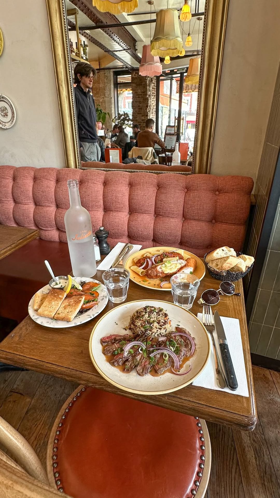 Café Juliette: A Neighborhood Eatery With Seasonal Fare