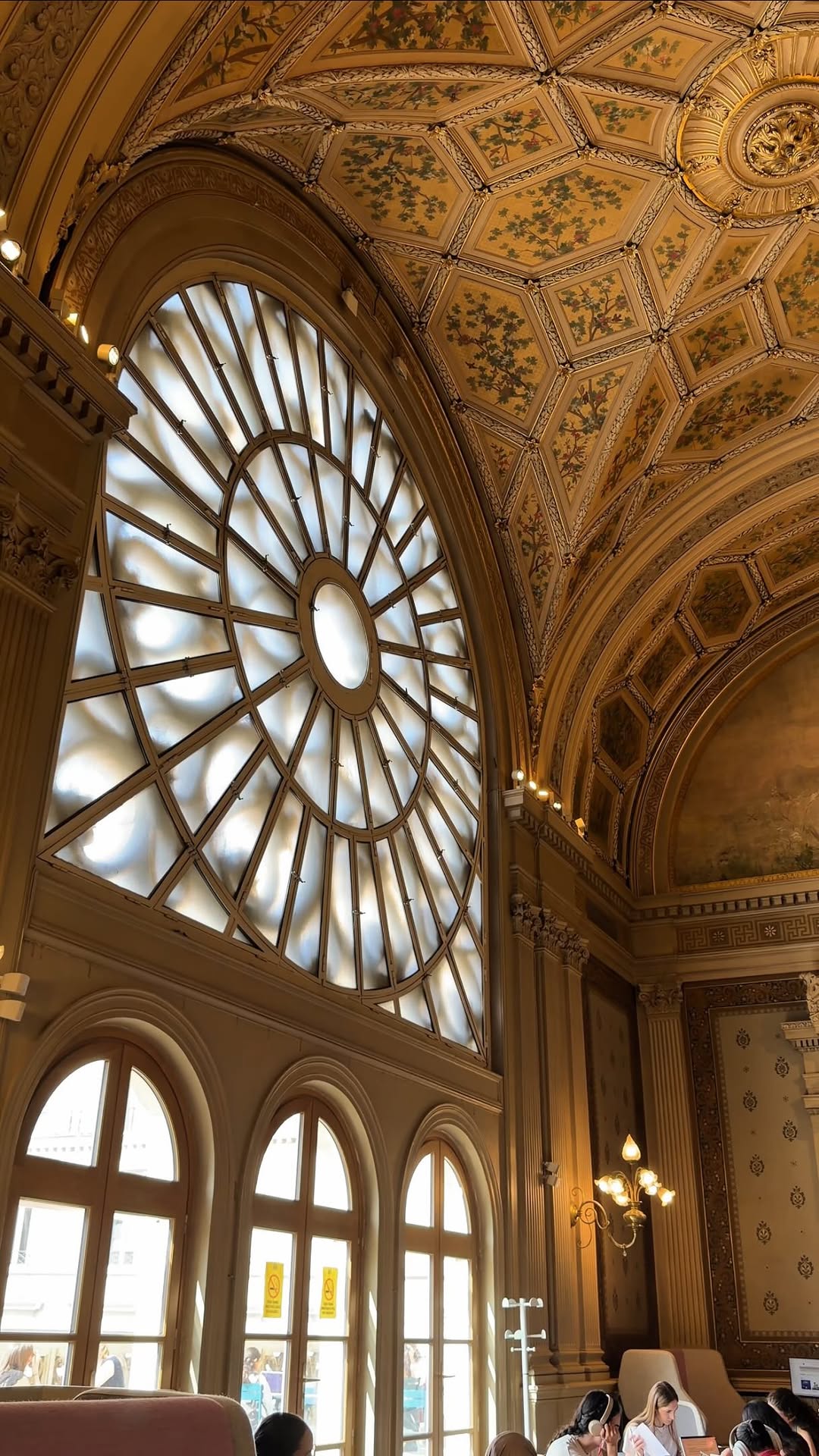 Parisian Hubs: Work, Meet, and Relax