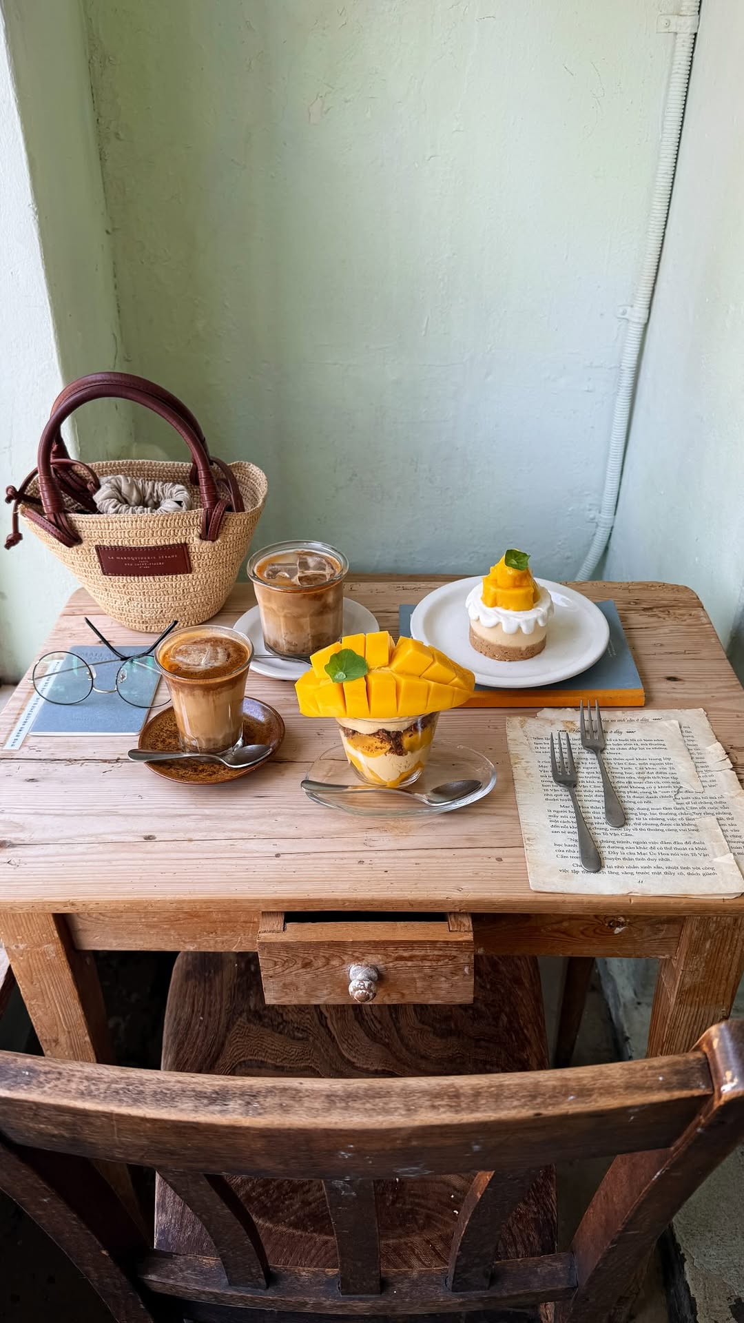 Dessert & Fruit Shops Scattered Across Seoul