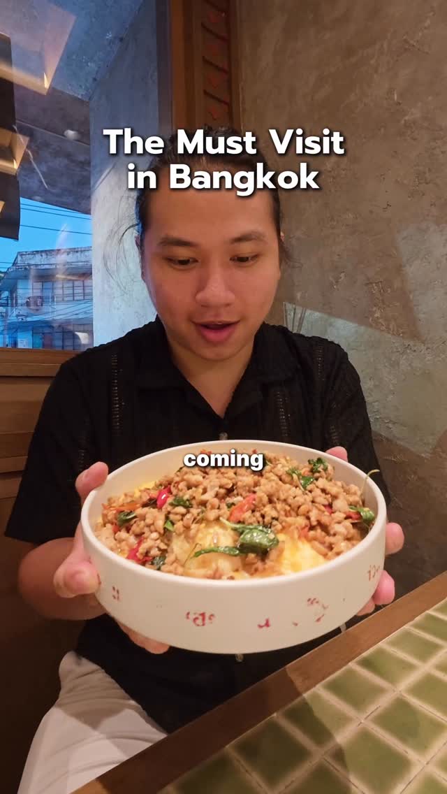 Banthat Thong Road Night Market