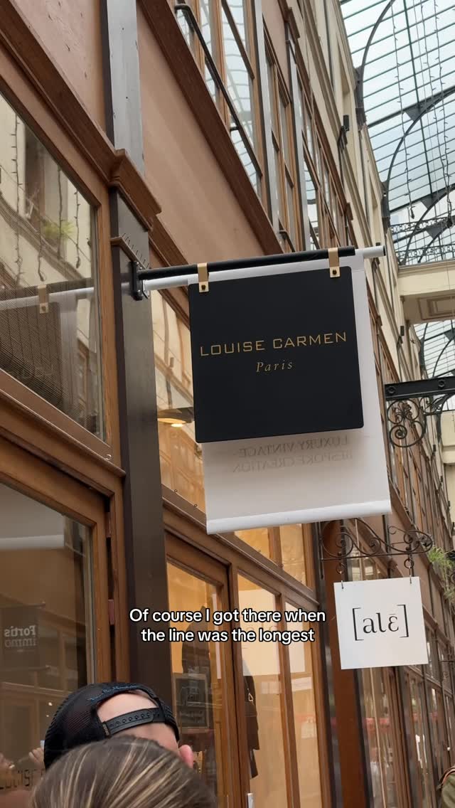 Louise Carmen: A Personalized Parisian Souvenir Experience