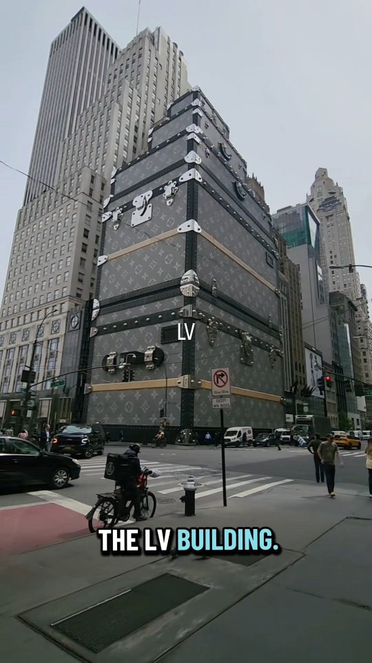 Le Café Louis Vuitton NYC Takes Center Stage