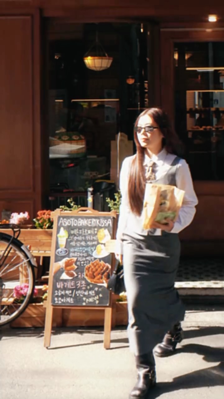 Seoul Solo Guide: Cafes, Shopping, and Palaces