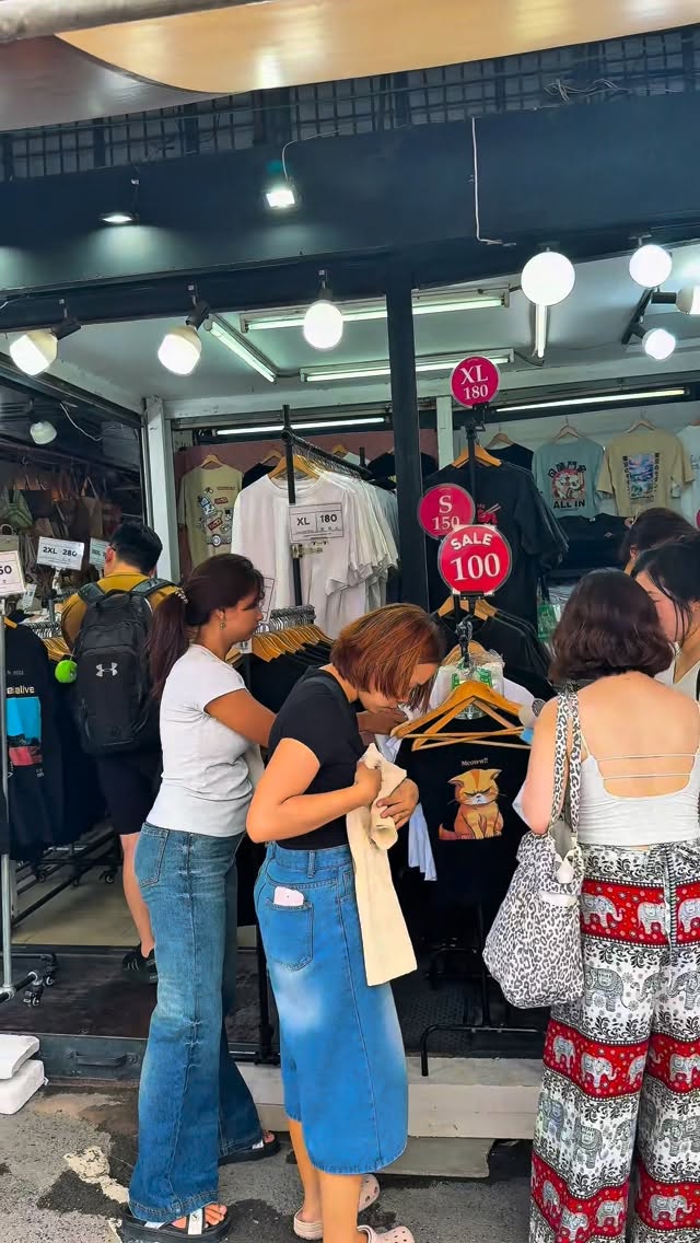 Bangkok's Vibrant Chatuchak Market & Nearby Transit