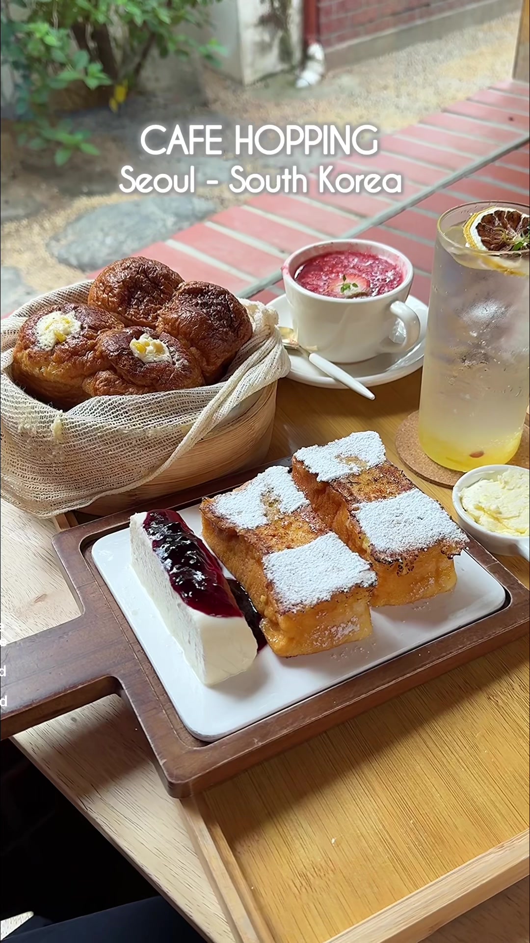 Seoul's Charming Cafes: Ikseon-dong Highlights